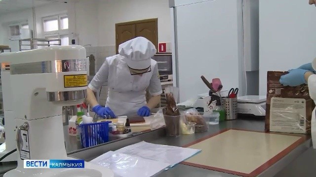 Сегодня поздравления с профессиональным праздником принимают кулинары всего мира