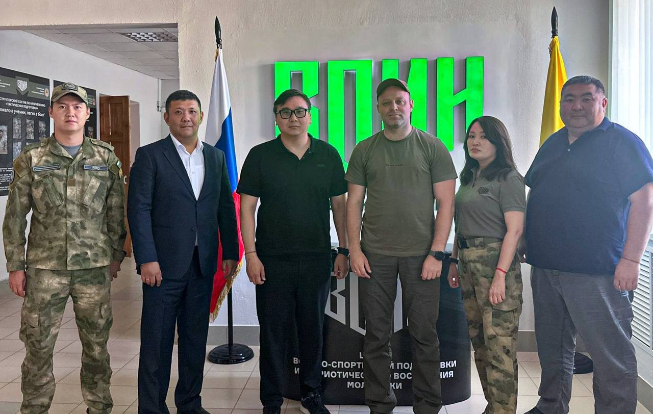 Директор Центра «ВОИН» Дмитрий Шевченко провёл встречу с заместителем Председателя Правительства Республики Калмыкия Алексеем Этеевым.