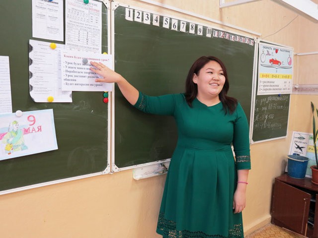 В Калмыкии начался прием документов на получение единовременной выплаты молодым учителям