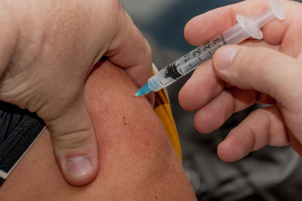 Более пяти тысяч доз вакцины от коронавируса поступило сегодня в Калмыкию