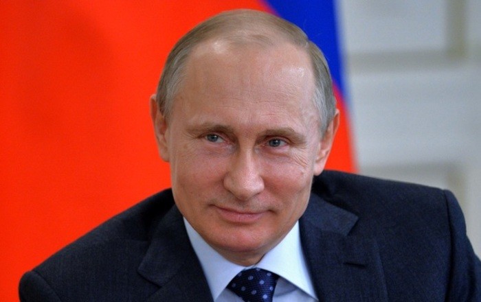Глава Калмыкии Бату Хасиков поздравил с Днем Рождения Президента Владимира Путина