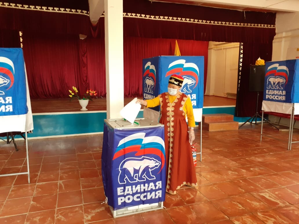 В Калмыкии голосование на предварительном голосовании проходит также и с национальным колоритом