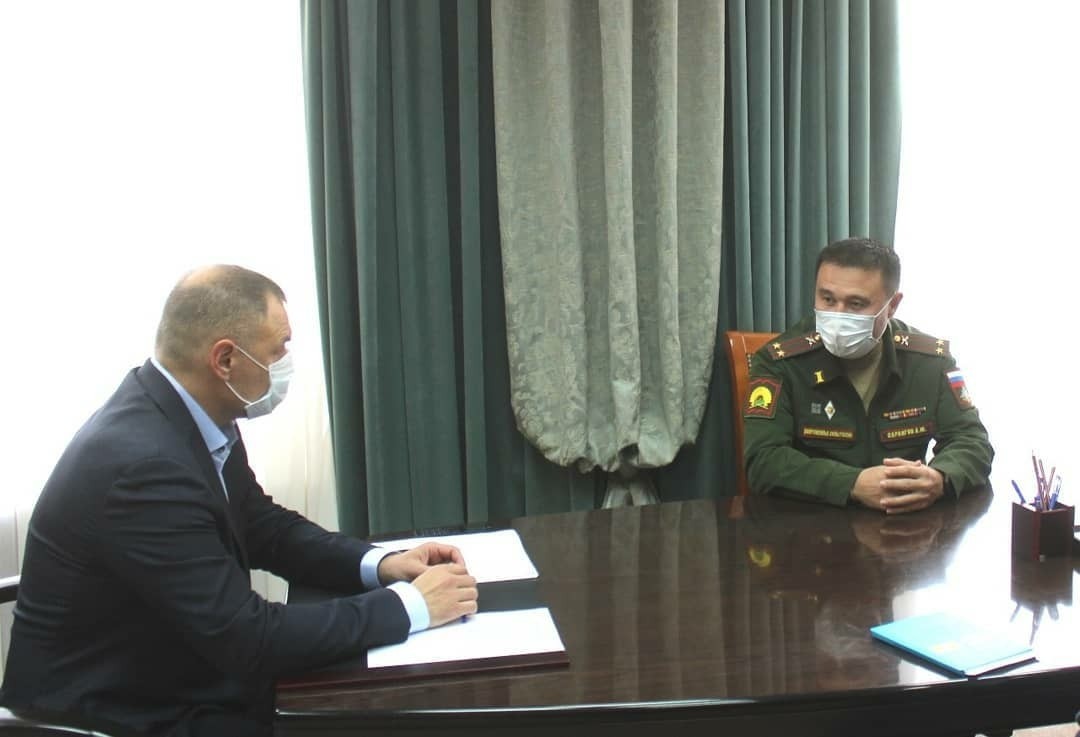 Сегодня Председатель Правительства Юрий Зайцев встретился с военным комиссаром республики Андреем Саранговым