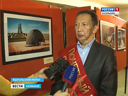 В поселке Яшкуль открылась выставка известного калмыцкого фотохудожника Николая Бошева