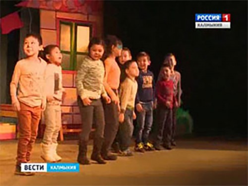 В Русском драматическом театре показали спектакль для слабовидящих детей