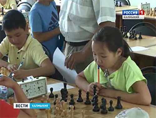 В Элисте продолжается шахматный фестиваль среди учащихся «Элистинское лето»