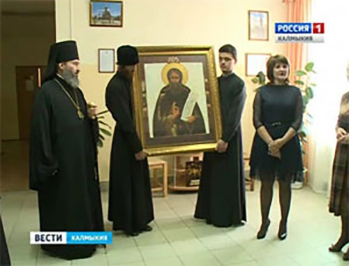 Русской национальной гимназии передали в дар икону Сергия Радонежского