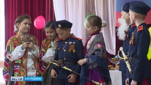 Воспитанники казачьих классов приняли участие в фестивале"Достойная смена"