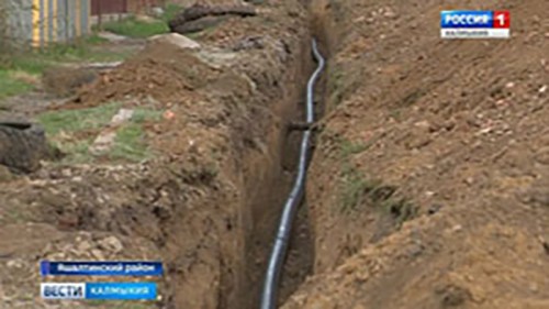 В Яшалте активно ведется работа по реконструкции водопроводных сетей
