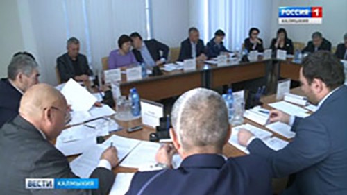Депутаты регионального парламента шестого созыва проводят третье заседание
