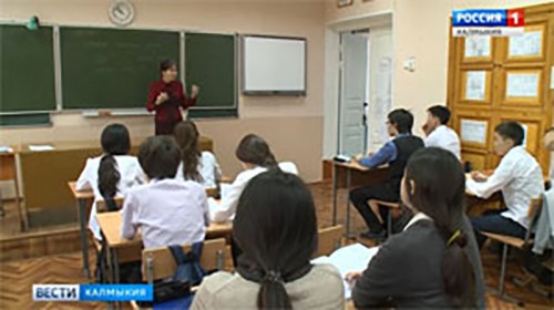 В Калмыкии выпускники пишут итоговое сочинение