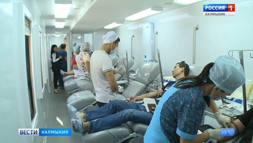 Мобильный офис центра крови работает в Цаган-Амане
