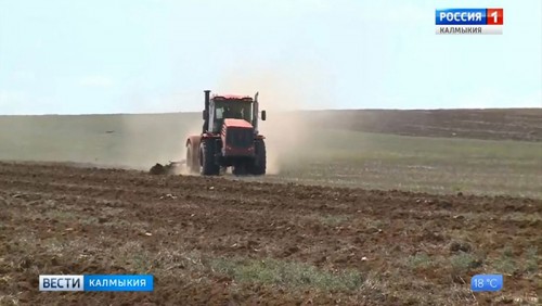 В Калмыкии продолжаются осенне-полевые работы