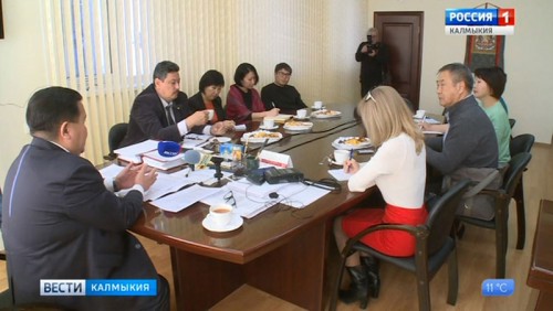Ректор КалмГУ провел пресс-конференцию