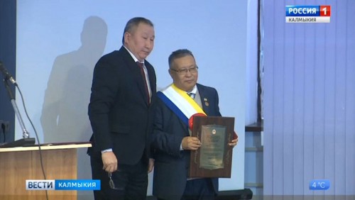 Эрдни Эльдышев удостоен звания «Почетный гражданин Калмыкии»