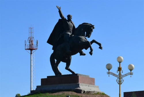 Памятник Оке Городовикову в Элисте реконструируют к майским праздникам