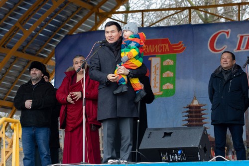 Глава Калмыкии Бату Хасиков поздравил жителей республики с Цаган Сар и началом Масленичной недели