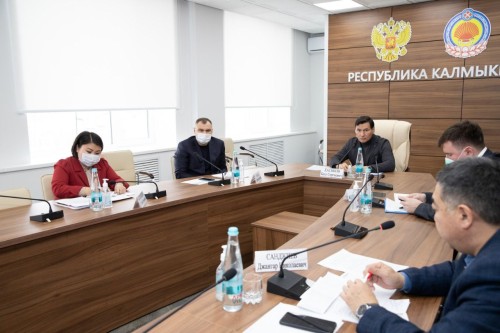 Бату Хасиков обсудил с коллегами ключевые моменты по эпидобстановке в республике