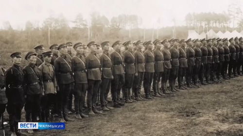 Смерть немецким оккупантам. Гласит надпись на боевом знамени 110-й Отдельной Калмыцкой кавалерийской дивизии