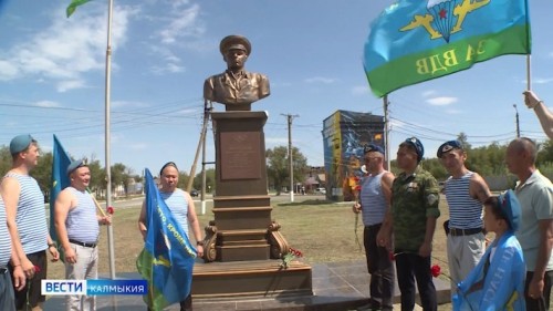 Сегодня в Калмыкии, как и по всей стране, Воздушно-Десантные войска отмечают 93-ю годовщину