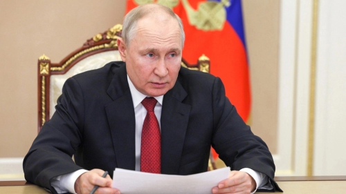 Владимир Путин поздравил всех жителей с Днем защитника Отечества