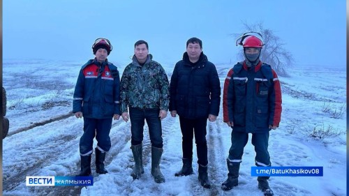 Сегодня в Сарпинском, Кетченеровском и Юстинском РМО ещё продолжаются работы по восстановлению энергоснабжения после ледяного дождя, прошедшего в нескольких регионах юга России.