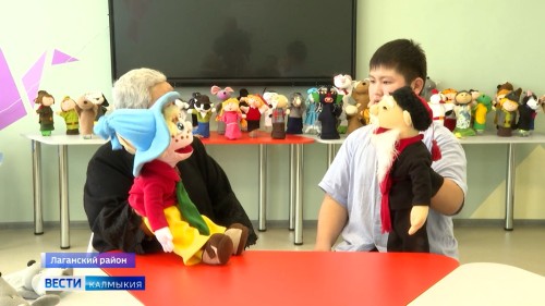 Сегодня Джалыковский театр кукол продолжает свою работу.