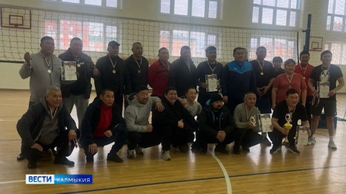 В Элисте завершился открытый городской турнир по волейболу среди работников общественного транспорта.