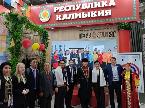 На стенде Калмыкии встретили делегацию во главе с Чрезвычайным и Полномочным послом Королевства Камбоджа в Российской Федерации ПичКхун Паня