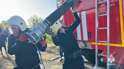 В Элисте состоялись соревнования по пожарно-спасательному спорту, посвященные 375-летию пожарной охраны России