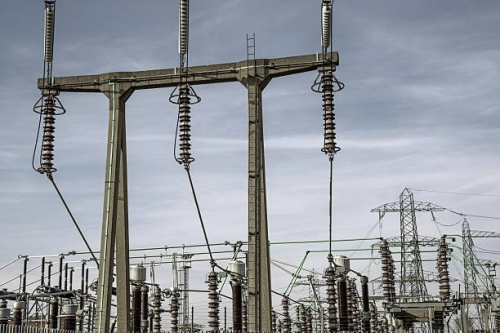 Бригады Калмыцкого филиала энергокомпании устранили локальные технологические нарушения на линиях электропередачи в Элисте