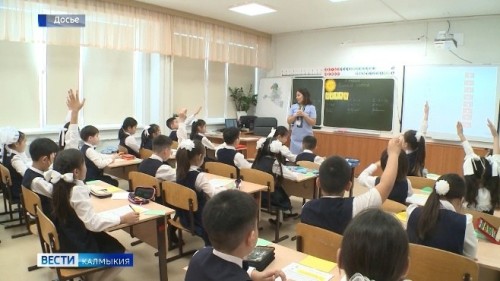 Молодые учителя и преподаватели калмыцкого языка могут получить денежную выплату в размере 50 тыс рублей