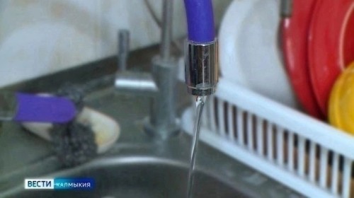 Сегодня в первом микрорайоне Элисты на 4 дня отключили горячую воду. Об этом сообщила городская администрация