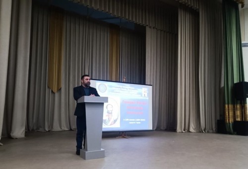 Торжественное мероприятие, посвященное генералу Александру Чеченскому, прошло в концертном зале Элистинского дворца детского творчества.