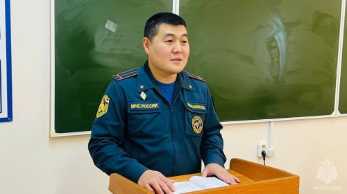 В Калмыкии сотрудники управления надзорной деятельности РК встретились со студентами факультета "Пожарная безопасность" среднего специального образования Калмыцкого государственного университета