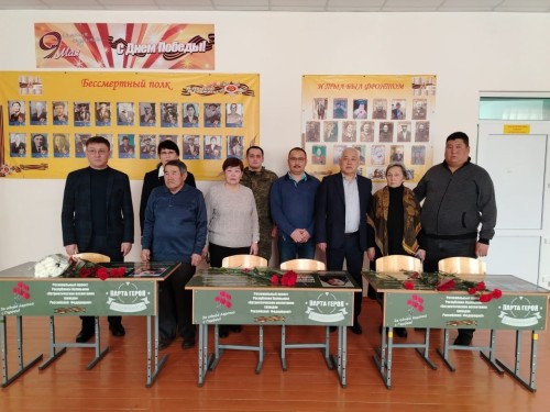 В Калмыкии в поселке Северное Лаганского района в школе торжественно открыта «Парта героя» в честь участников специальной военной операции.