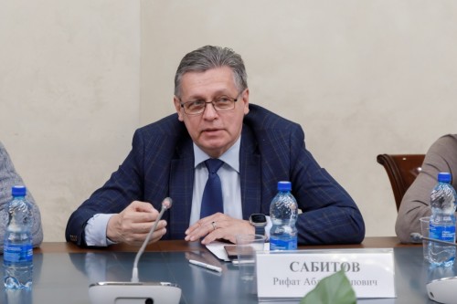Рифат Сабитов рассказал об угрозах сбора личных данных в сети