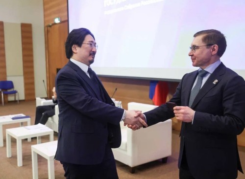 Депутат Государственной Думы от Калмыкии Бадма Башанкаев получил удостоверение члена Генерального совета партии «Единая Россия».