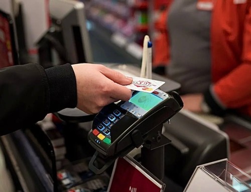 В Калмыкии женщина осуждена за кражу денег со счета банковской карты.