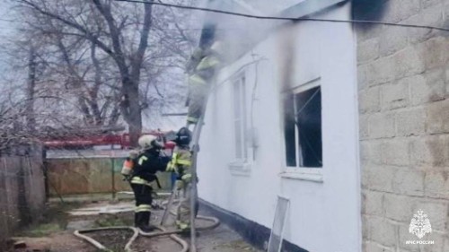 В Городовиковске в результате пожара в частном доме погиб один человек.