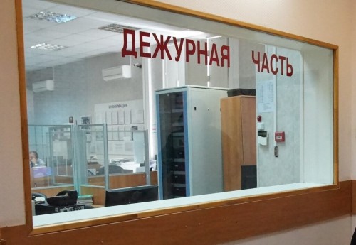 Житель Элисты подозревается в причинении вреда здоровью средней тяжести. В ночь с субботы на воскресенье в дежурную часть полиции Элисты поступило сообщение о драке.
