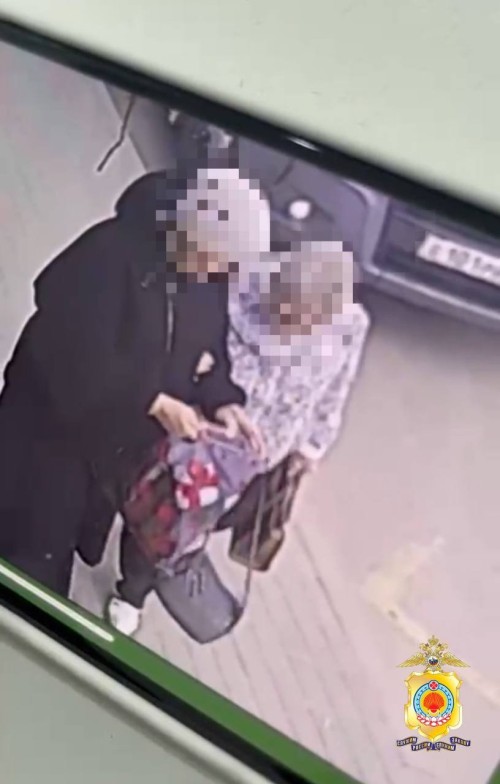 В Элисте у 72-летней пенсионерки украли сумку с личными вещами и деньгами.