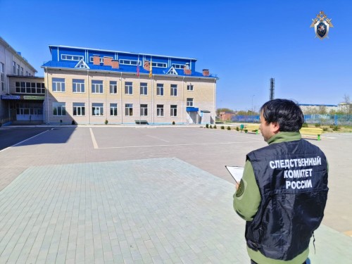 В Малодербетовском районе директор школы подозревается в злоупотреблении должностными полномочиями.