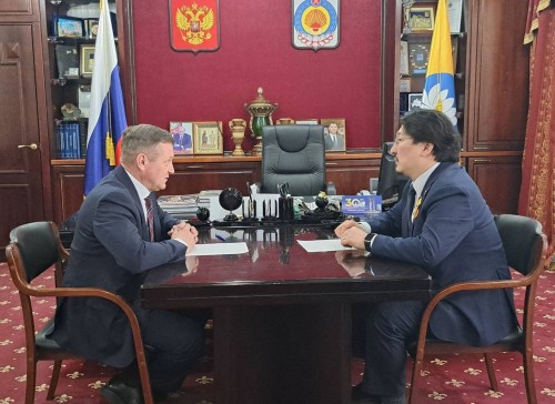Депутат Государственной Думы от Калмыкии Бадма Башанкаев провел рабочую встречу с председателем Народного Хурала Калмыкии Артёмом Михайловым.