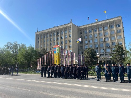 В эти минуты в Элисте проходит репетиция парада Победы, посвящённого 80-й годовщине Великой Победы.