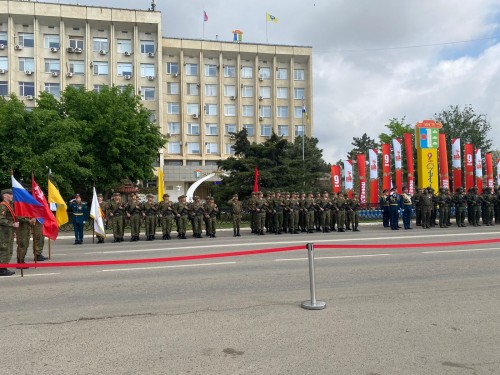 В Элисте прошёл парад, посвящённый 80-летию Победы