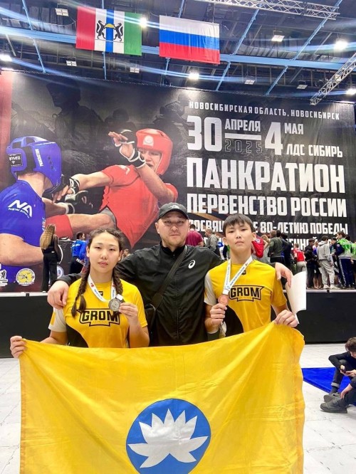 Спортсмены из Калмыкии на первенстве России по спортивной борьбе (панкратион), посвящённом 80-летию Победы в Великой Отечественной войне, показали отличные результаты.