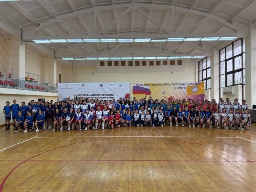 В Элисте состоялось торжественное открытие Чемпионата школьной волейбольной лиги среди учащихся общеобразовательных организаций Республики Калмыкия (девушки).