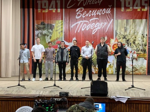 В Калмыкии в районном центре Приютное состоялись проводы призывников в ряды Вооружённых Сил РФ.