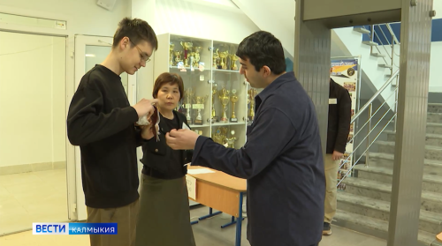 Сегодня в Калмыкии стартует проведение основного периода ЕГЭ.